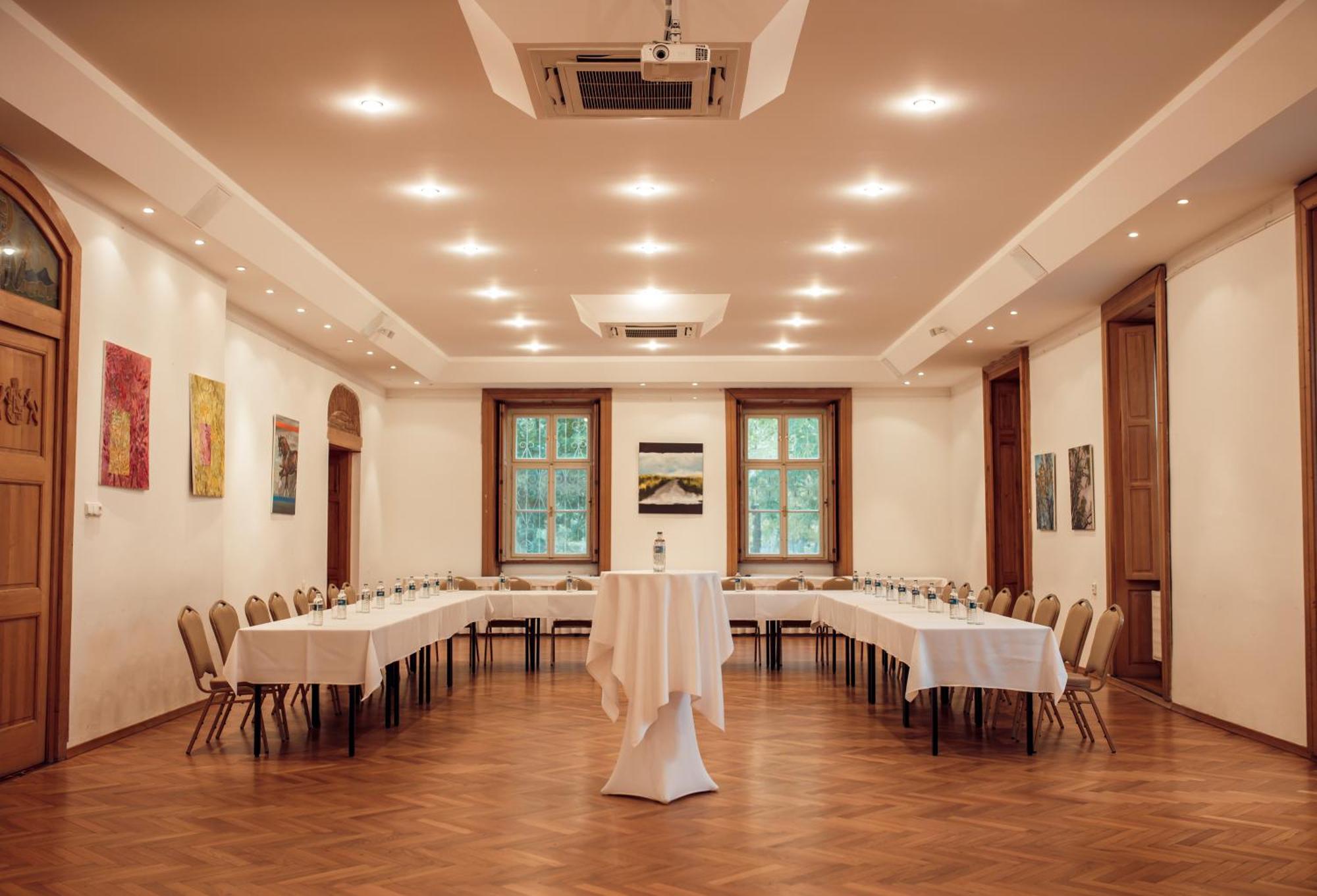 Hotel Kastiel Mojmírovce Zewnętrze zdjęcie