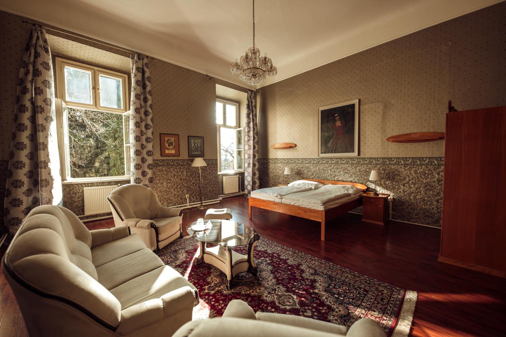 Hotel Kastiel Mojmírovce Zewnętrze zdjęcie