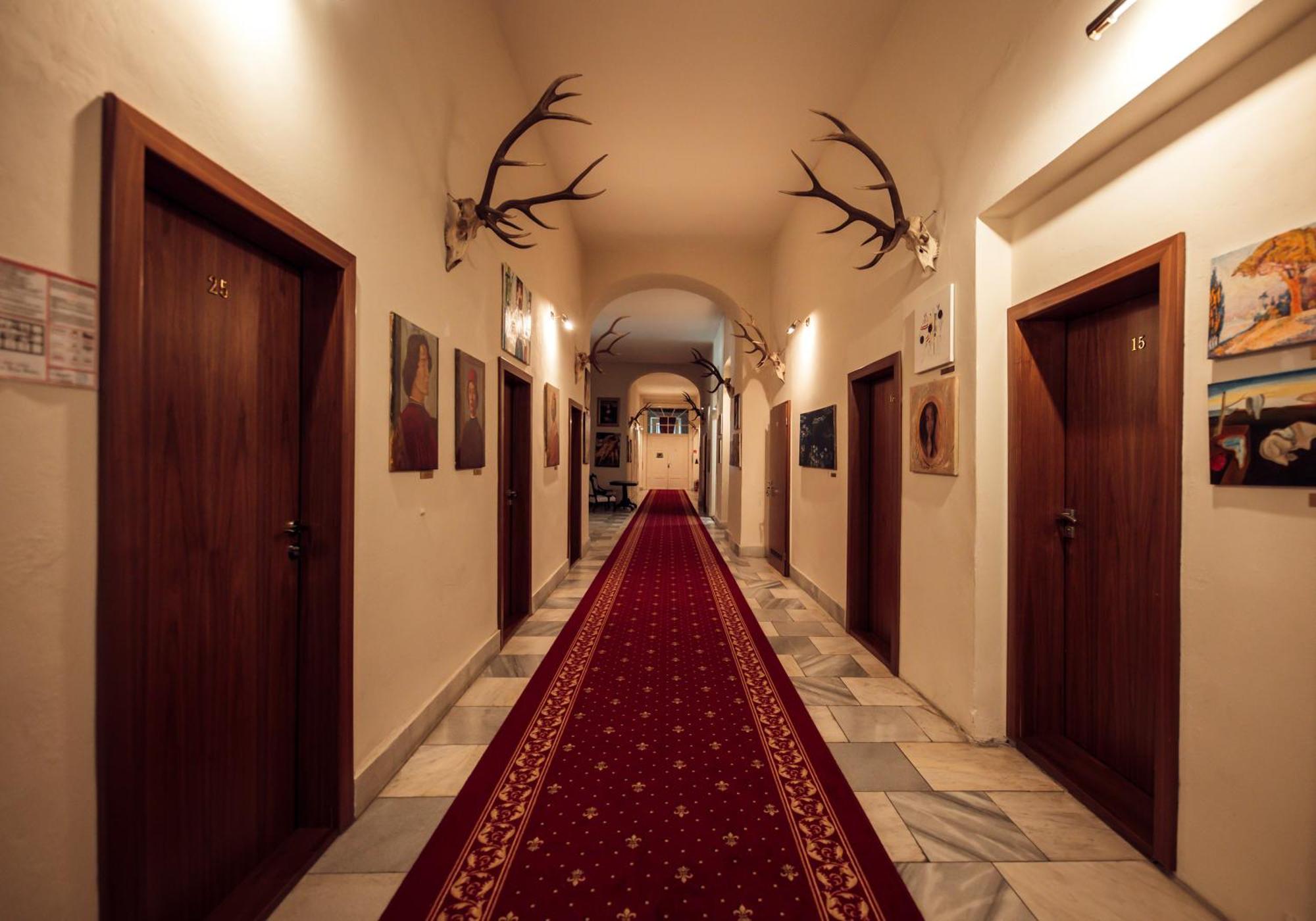 Hotel Kastiel Mojmírovce Zewnętrze zdjęcie
