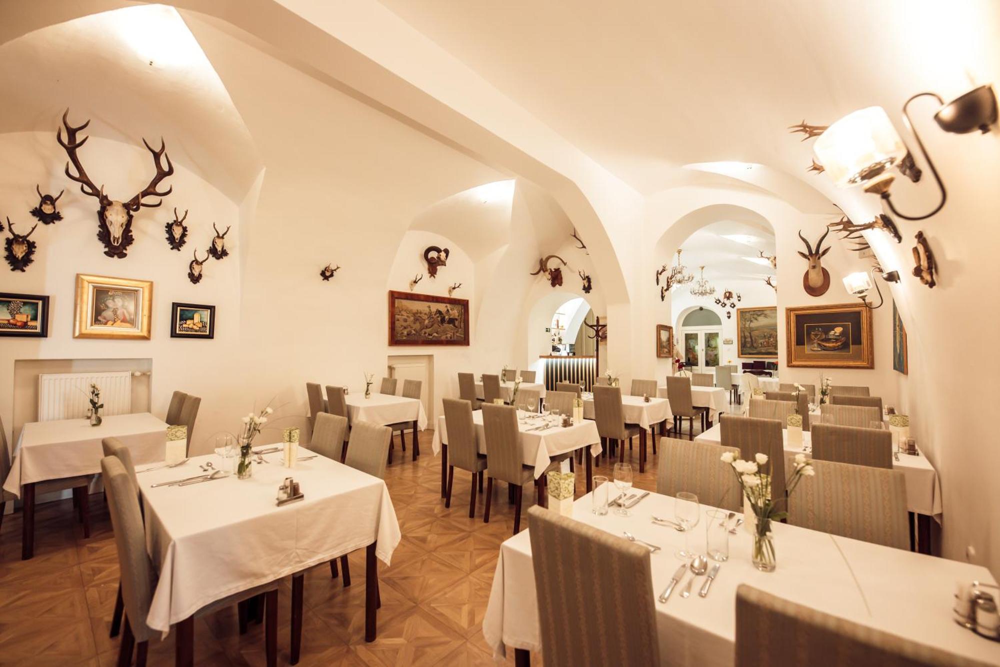 Hotel Kastiel Mojmírovce Zewnętrze zdjęcie