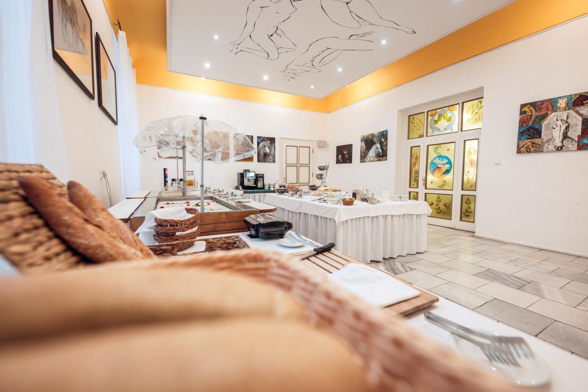 Hotel Kastiel Mojmírovce Zewnętrze zdjęcie
