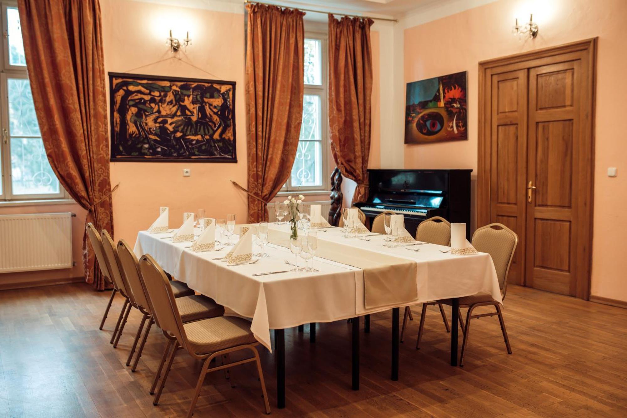 Hotel Kastiel Mojmírovce Zewnętrze zdjęcie
