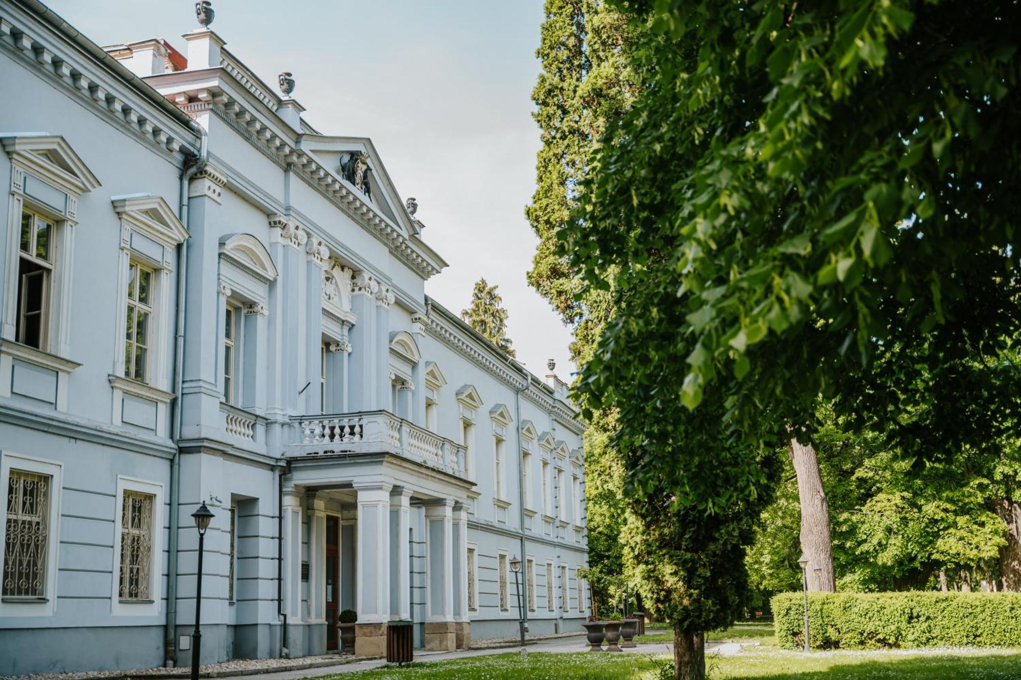 Hotel Kastiel Mojmírovce Zewnętrze zdjęcie