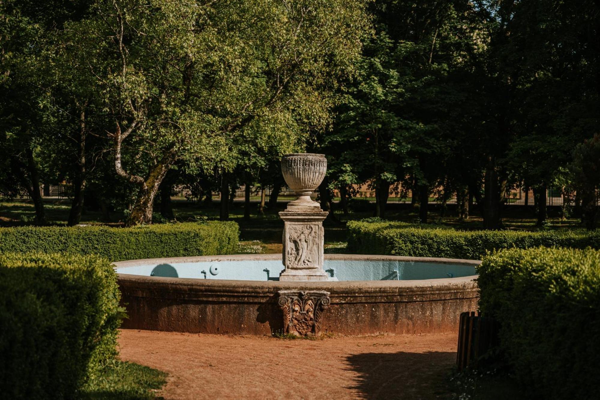 Hotel Kastiel Mojmírovce Zewnętrze zdjęcie